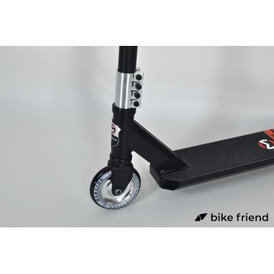 Самокат Maraton Prospect черно-красный Самокат Maraton Prospect черно-красный