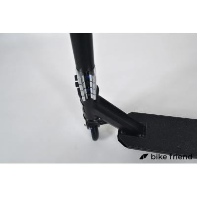 Самокат Maraton Prospect черно-красный Самокат Maraton Prospect черно-красный