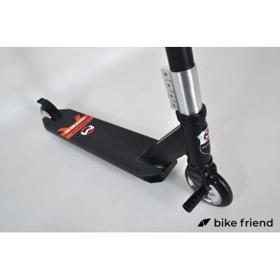 Самокат Maraton Prospect черно-красный Самокат Maraton Prospect черно-красный