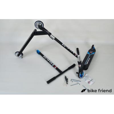 Самокат Maraton Prospect черно-синий Самокат Maraton Prospect черно-синий