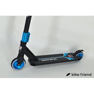 Самокат Maraton Prospect черно-синий Самокат Maraton Prospect черно-синий