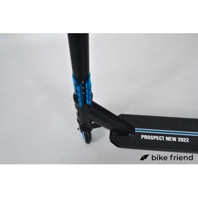 Самокат Maraton Prospect черно-синий Самокат Maraton Prospect черно-синий