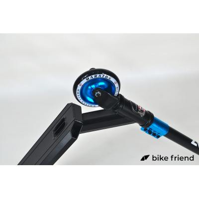 Самокат Maraton Prospect черно-синий Самокат Maraton Prospect черно-синий